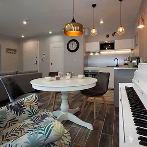 city-of-the-kings-piano-apartment-krakow.krakowhotelspoland.com/